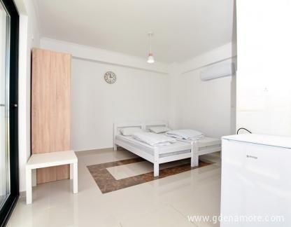 Apartmani Milinic, Dvokrevetni apartman sa dva odvojena ležaja uz mogucnost dodavanja pomoćnig ležaja, privatni smeštaj u mestu Herceg Novi, Crna Gora - DSC_0060 (1)